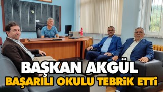 Başkan Akgül Başarılı Okulu Tebrik Etti