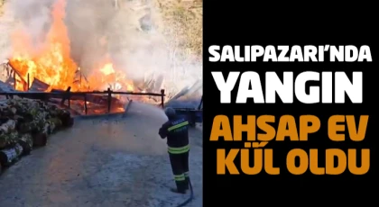 Salıpazarı’nda Yangın: Ahşap Ev Kül Oldu