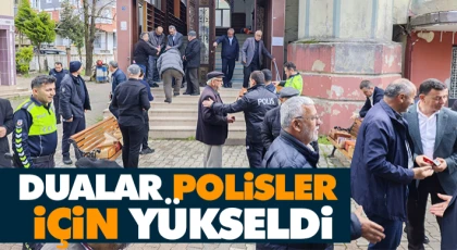 Dualar Polisler İçin Yükseldi